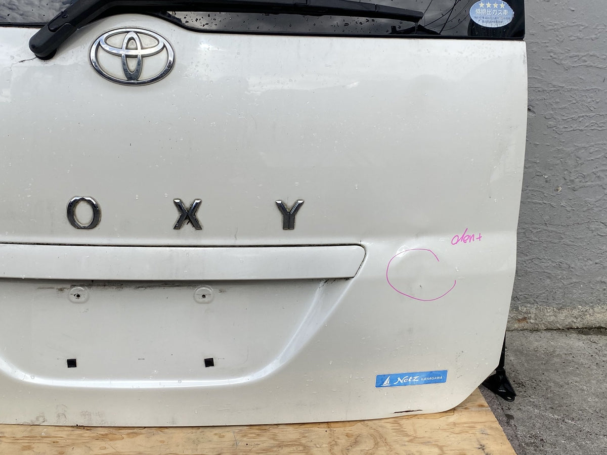 2006 Used Toyota Voxy AZR60 - Tailgate