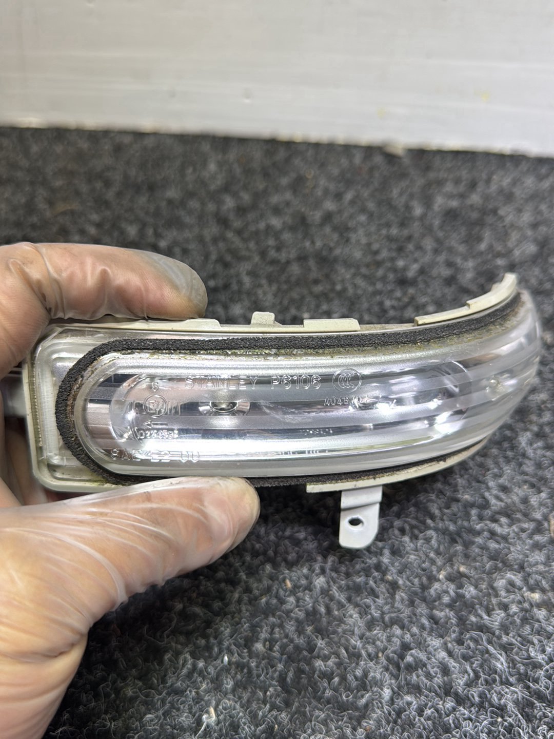 2007 Mazda MPV - Left Front Door Mirror Repeater Light PN: STANLEY P6106