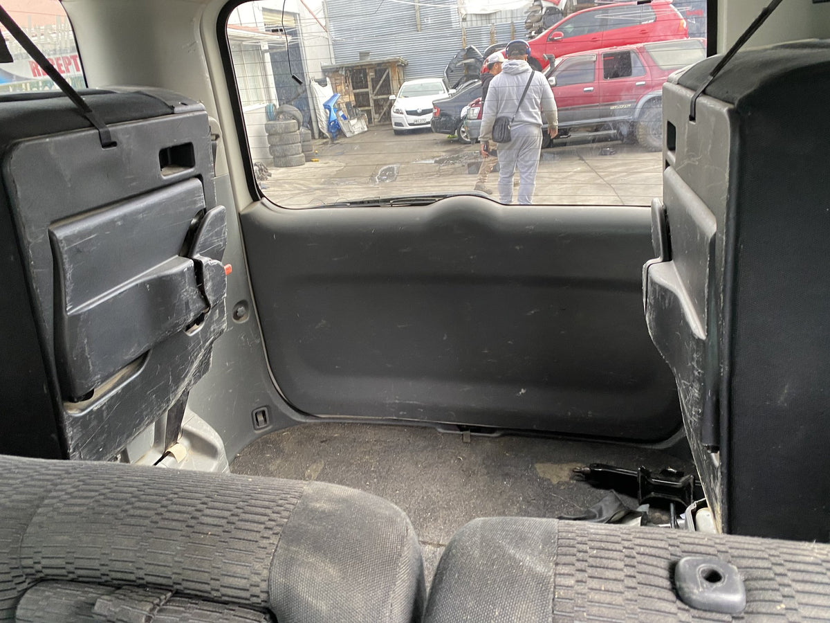 2007 Toyota Voxy AZR60- Dismantling For Parts