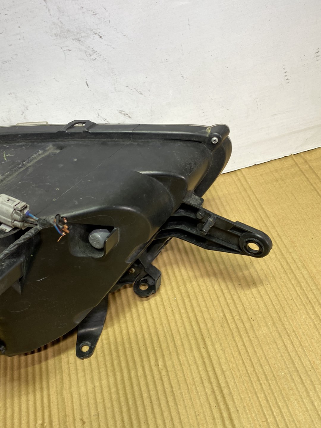 2009 Subaru Exiga- Right Headlight PN: see the photos