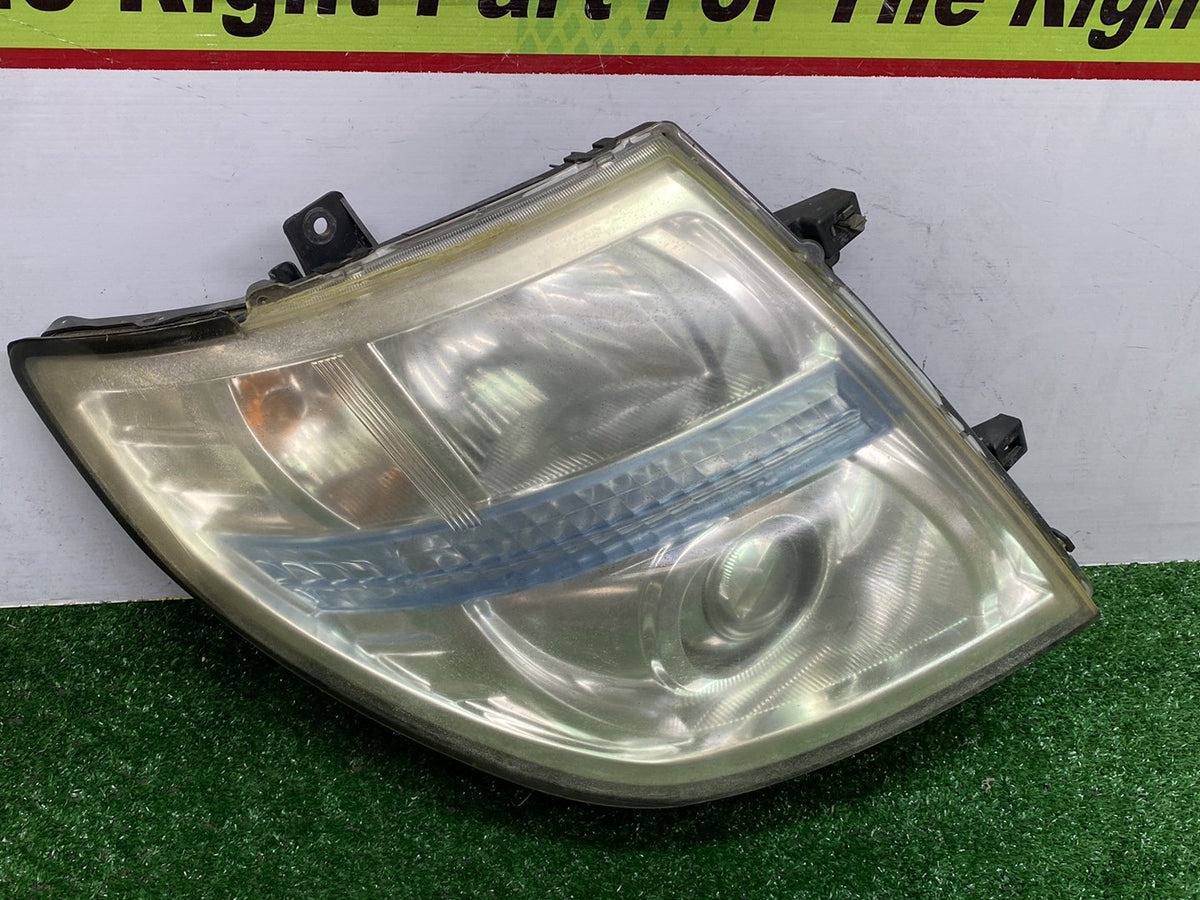 Aug 2004 to Dec 2010 - Nissan Elgrand E51 - Right Headlight - Hid, Grey Led Type, Lens# 100-24852
