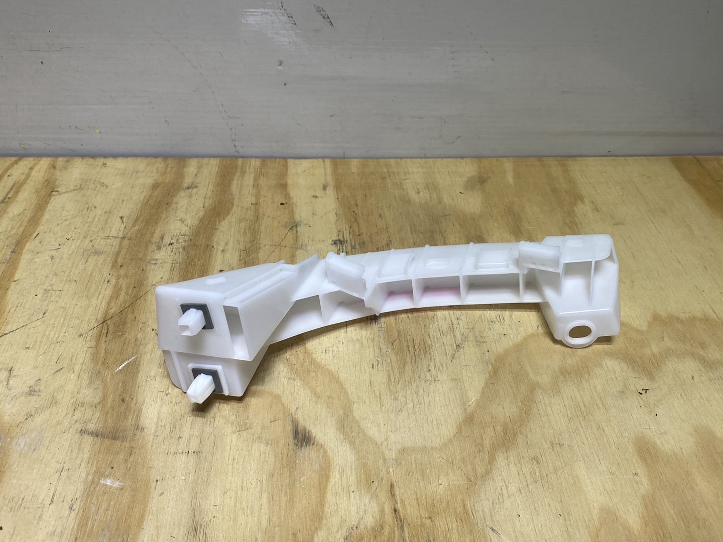 2007 Subaru Impreza - Right Rear Bumper Bracket