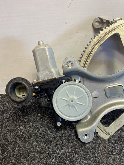 2013 Toyota Hiace - Right Front Window Regulator/Motor