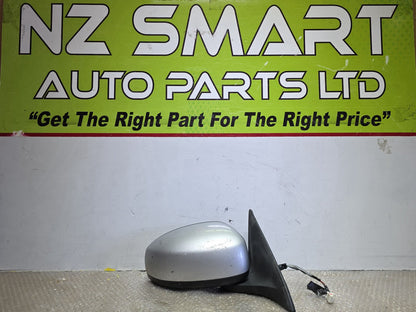2005 Nissan Fuga- Right Door Mirror PN: 5 wires
