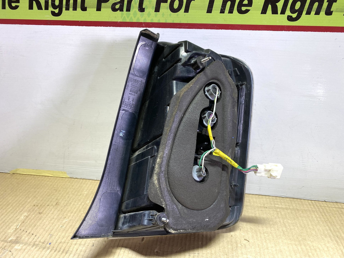 2009 Used Toyota Prius NHW20 - Left Taillight PN: STANLEY 47-13
