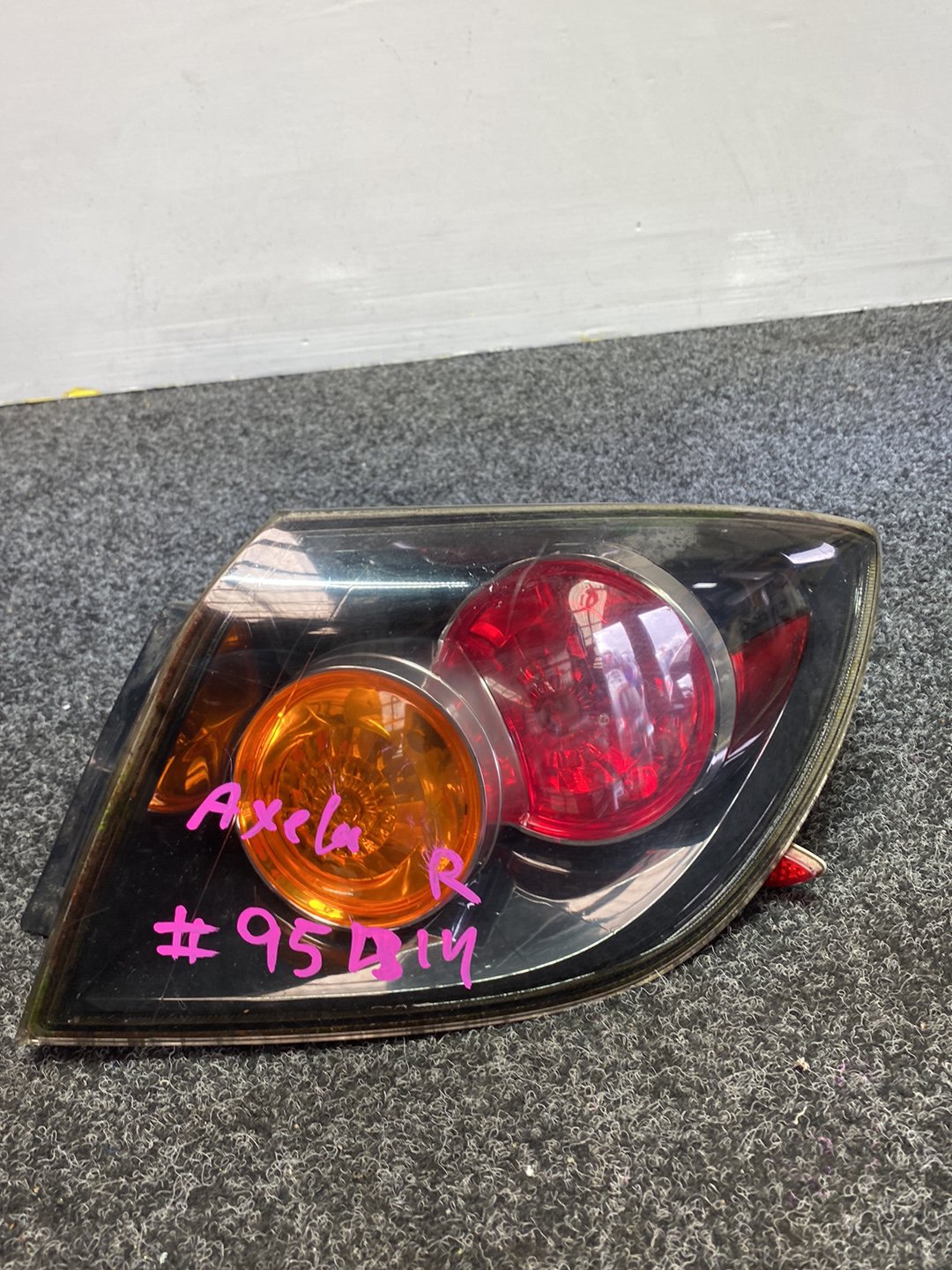 2007 Mazda Axela - Right Taillight