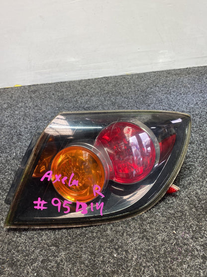 2007 Mazda Axela - Right Taillight