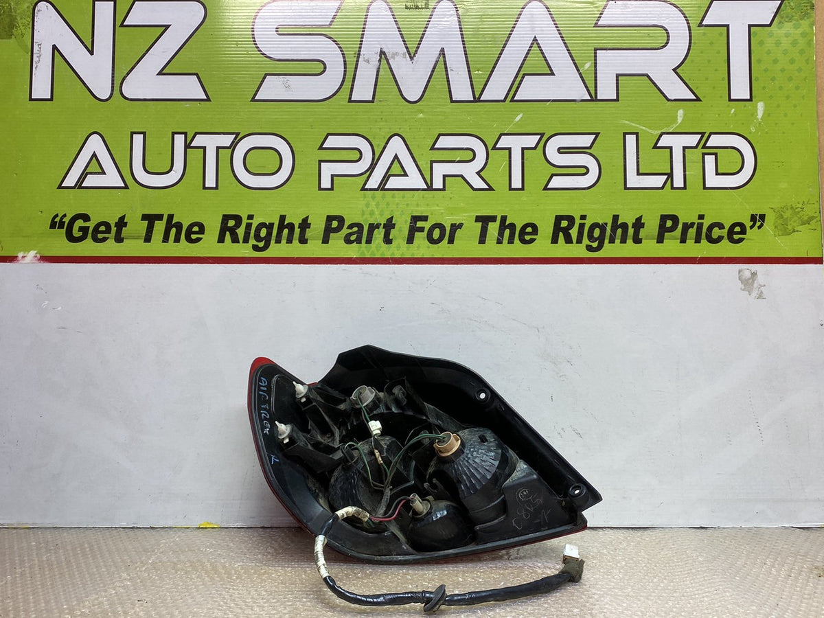 2005 Mitsubishi Airtrek - Right Taillight PN: 220-87685