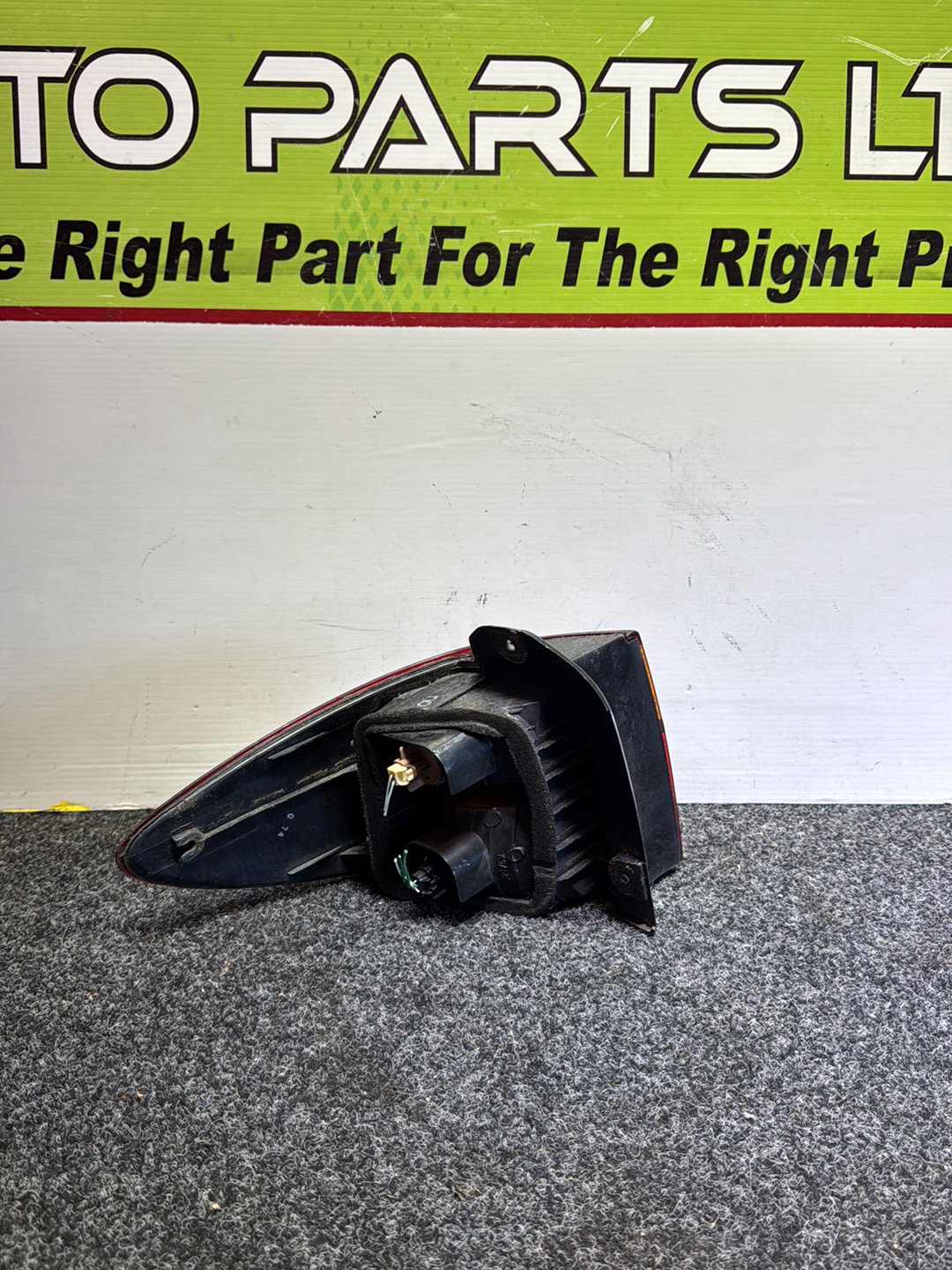 2000 Toyota Estima ACR30 - Right Taillight PN: ICHIKOH 28-140