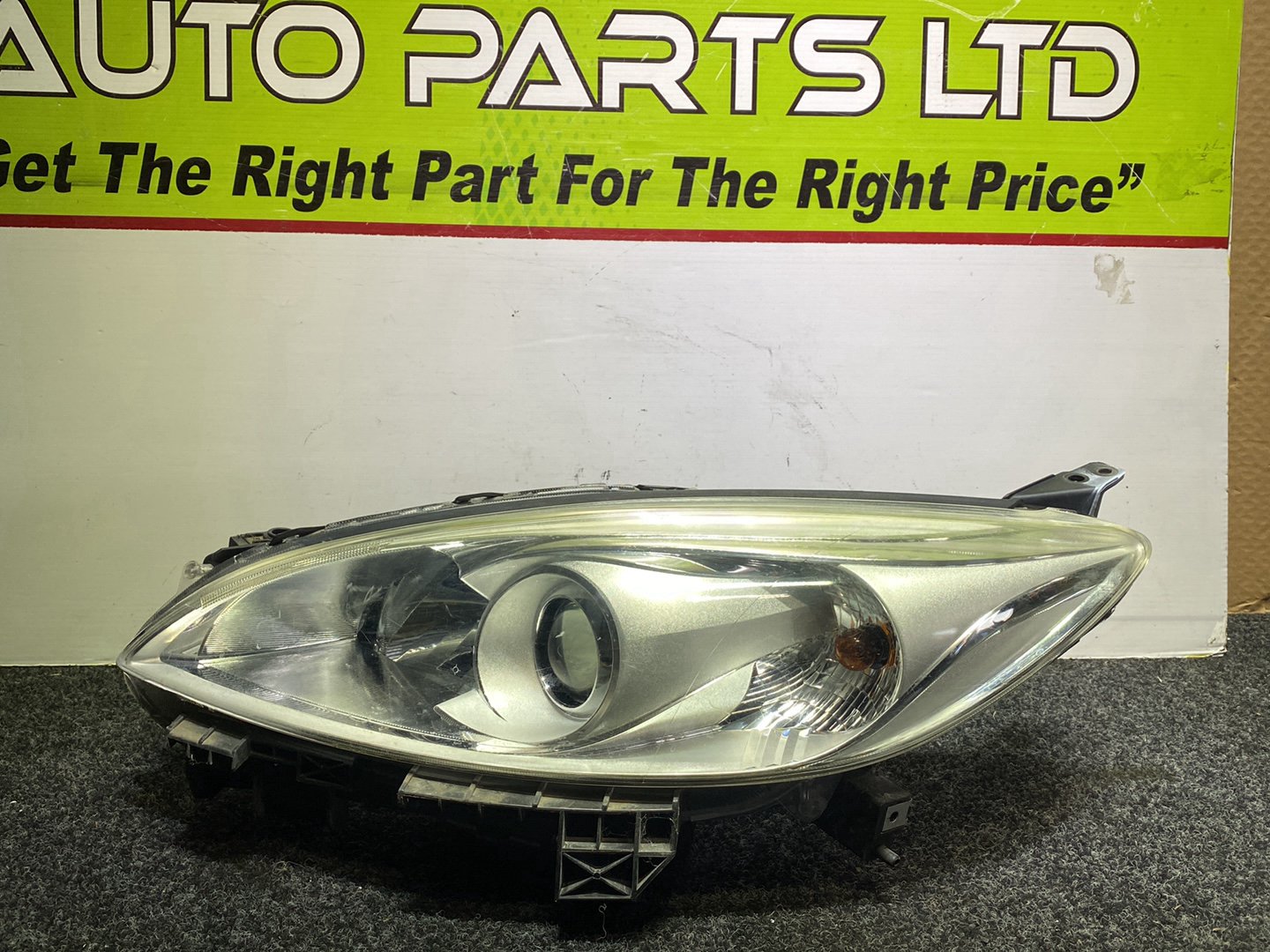 2010 Mazda Premacy - Left Headlight