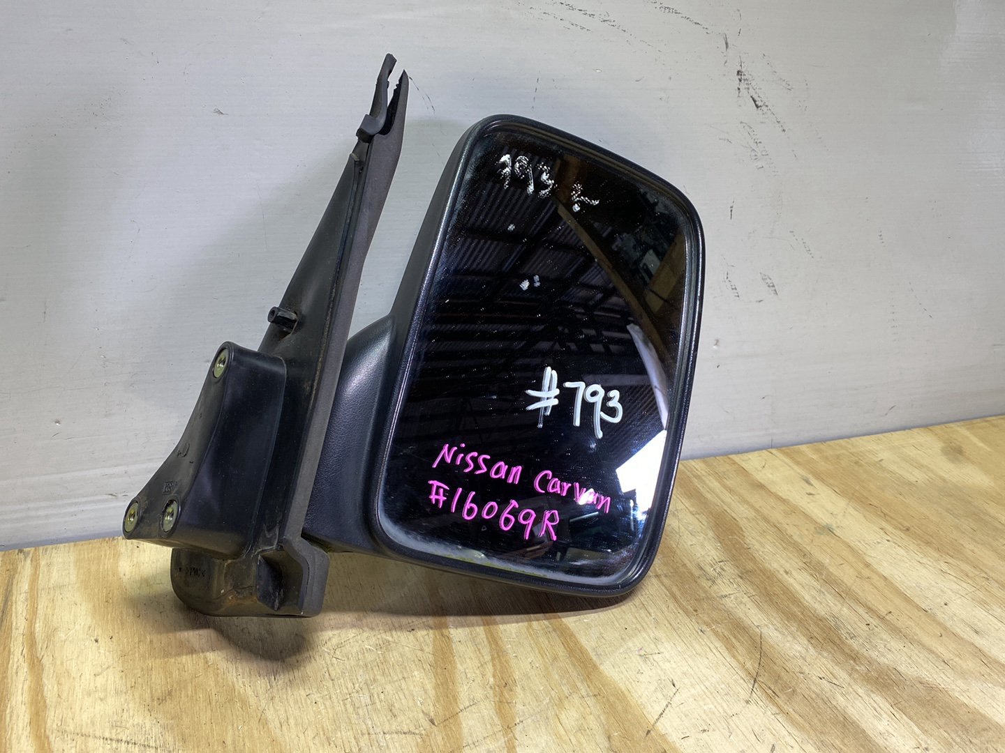 2004 Nissan Caravan VPE25 - Right Door Mirror