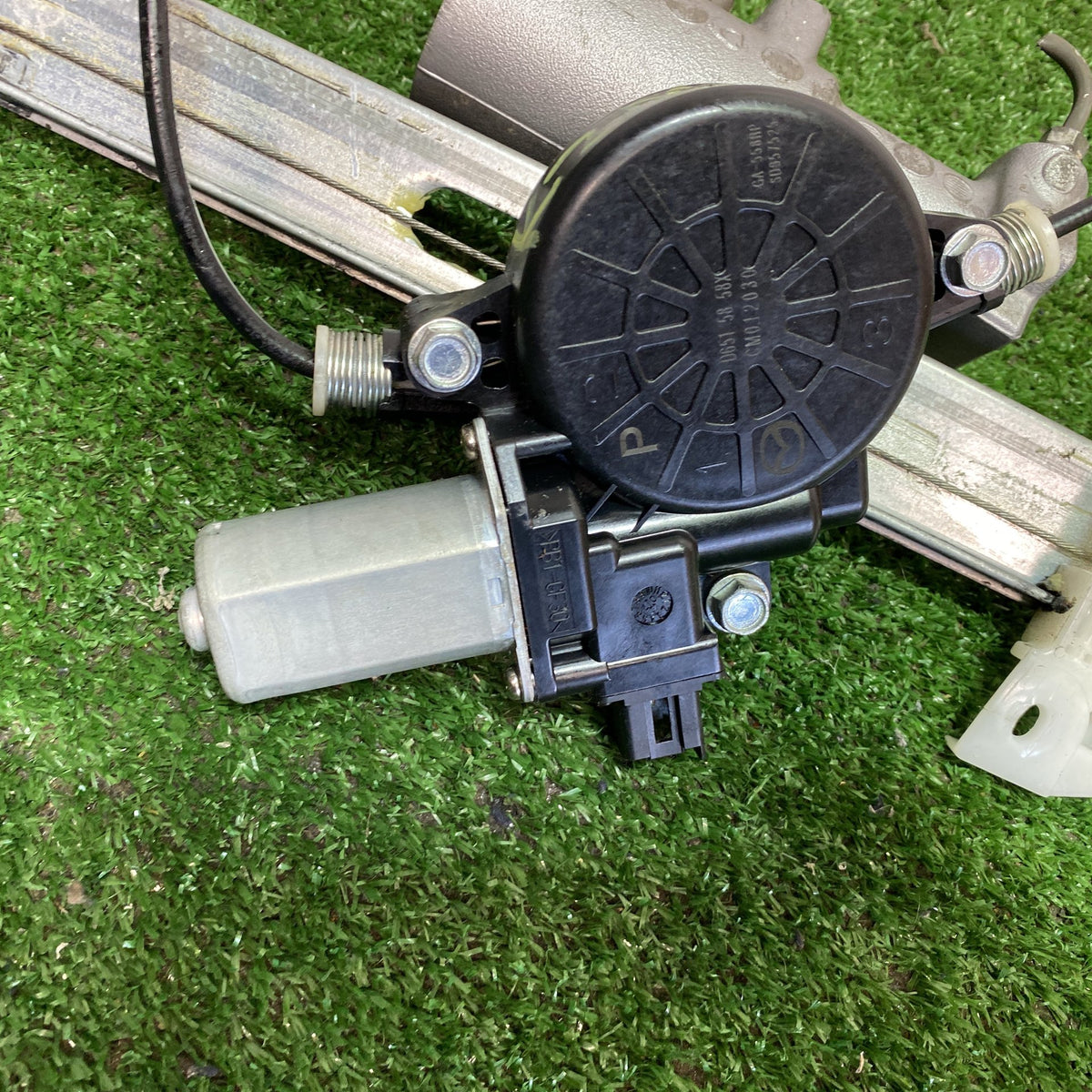 2007 Mazda Demio Right Front Window Regulator PN D65158590A/Motor PN: D6515858XB