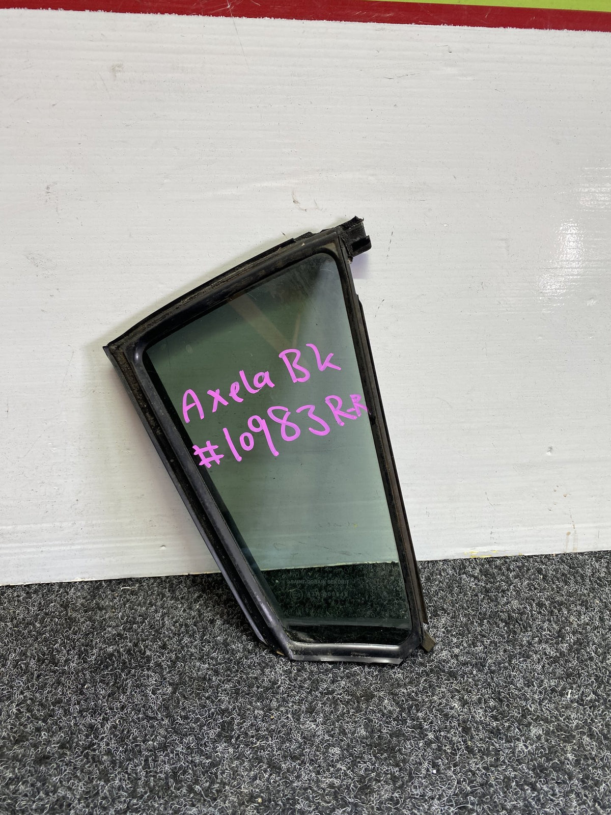 2007 Mazda Axela BK5P - Right Rear Quarter Door Glass