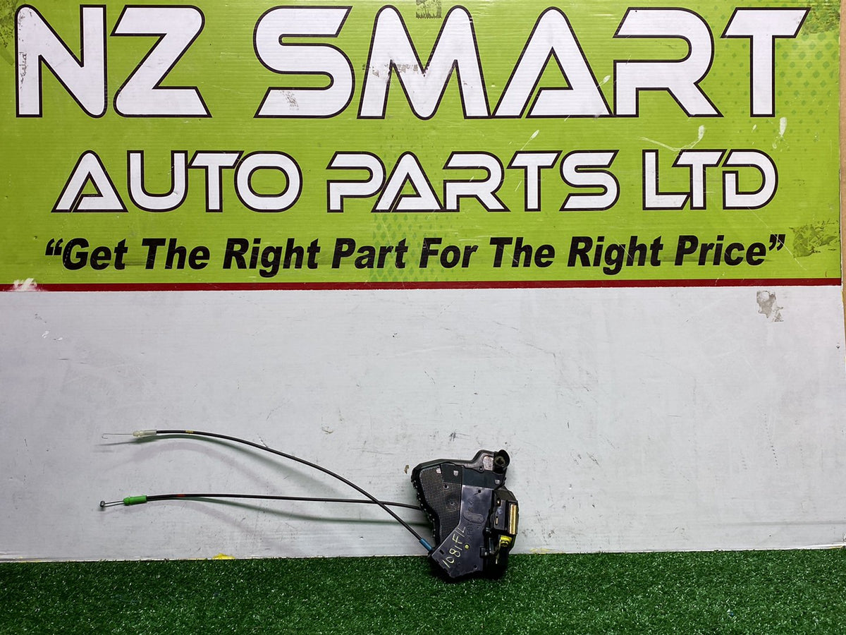 2005 Used Toyota Ist NCP60 - Left Front Door Lock Actuator PN: 6904013051