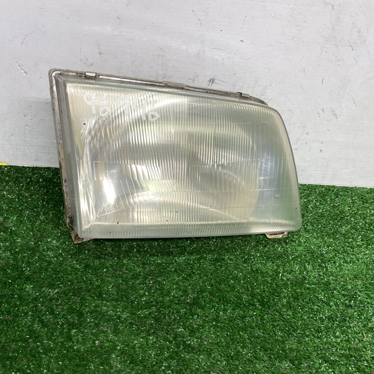 2009 Mazda Bongo Friendee SK82V - Right Headlight PN: STANLEY P0220