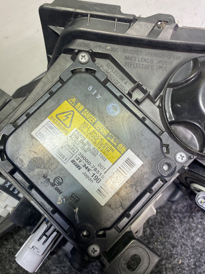 2014 Toyota Prius - Right Headlight