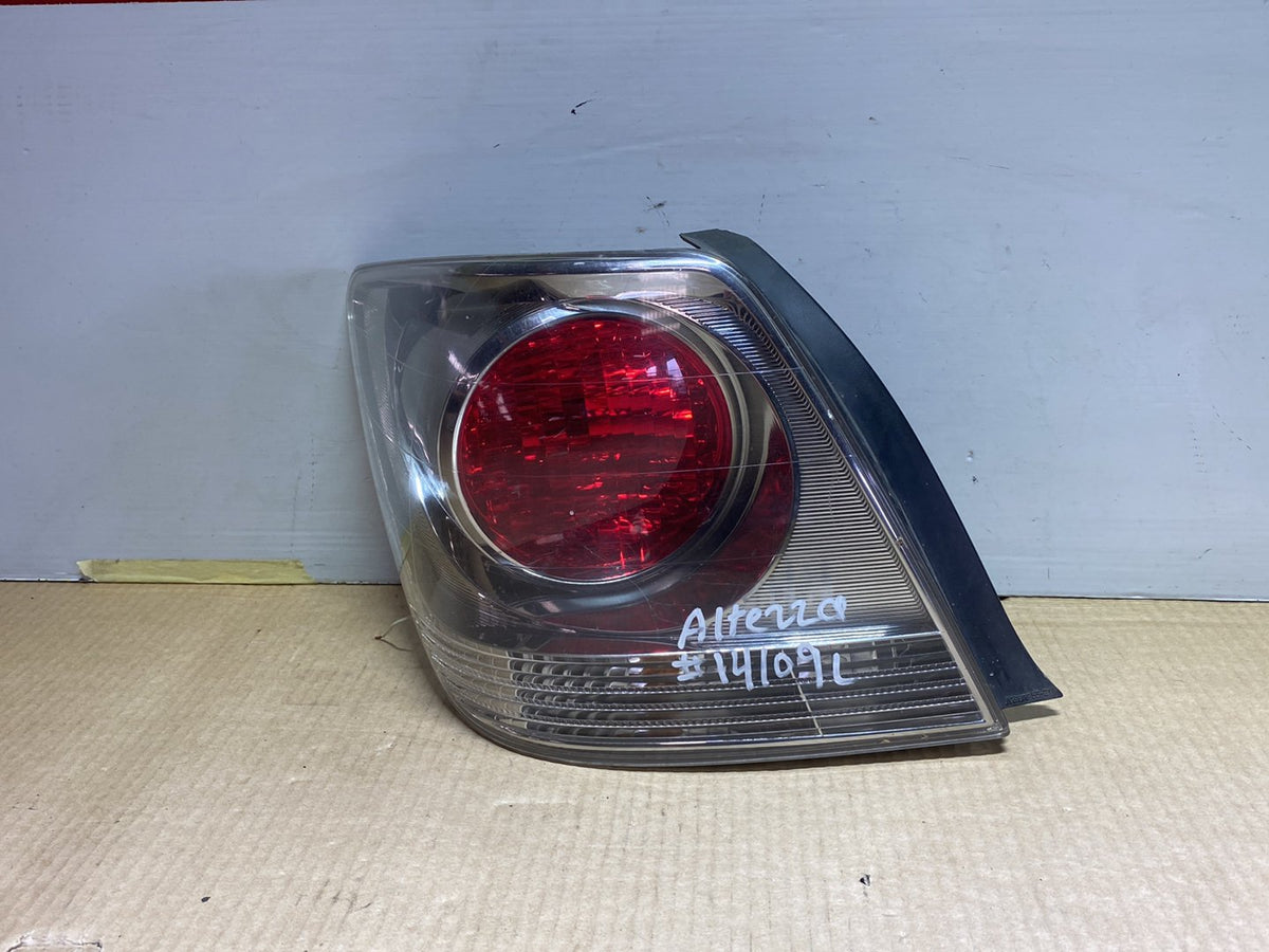 2004 Used Toyota Altezza XE10 - Left Taillight PN: Koito 53-21
