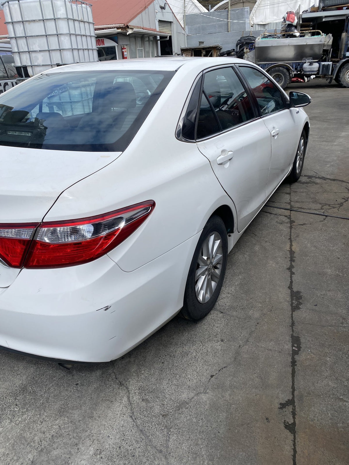 2016 Toyota Camry Hybrid H Dismantling For Parts
