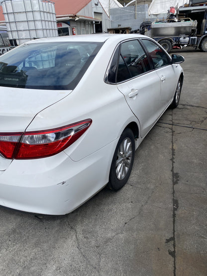 2016 Toyota Camry Hybrid H Dismantling For Parts