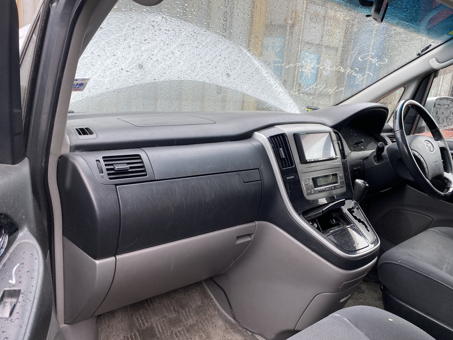 2005 Toyota Alphard ANH10 Dismantling For Parts