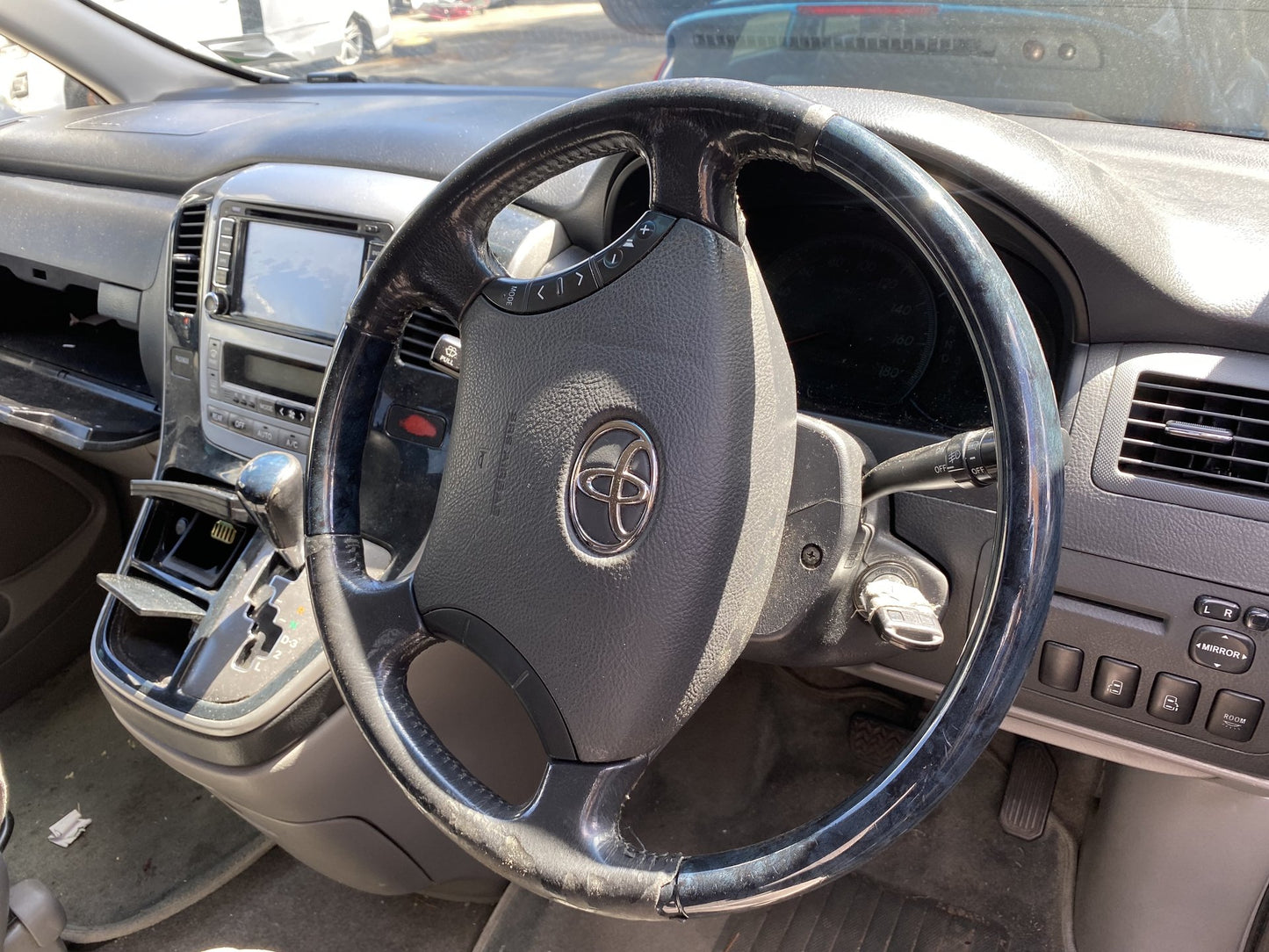 2005 Toyota Alphard ANH10 Dismantling For Parts
