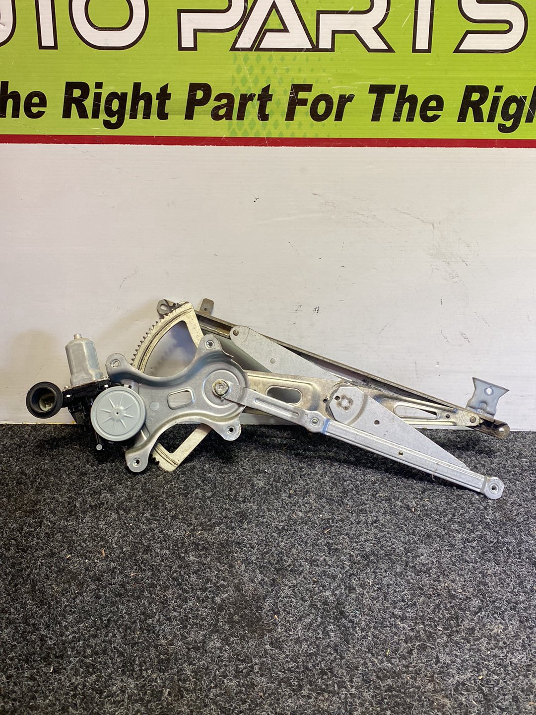 2013 Toyota Hiace - Right Front Window Regulator/Motor