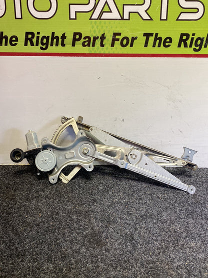 2013 Toyota Hiace - Right Front Window Regulator/Motor