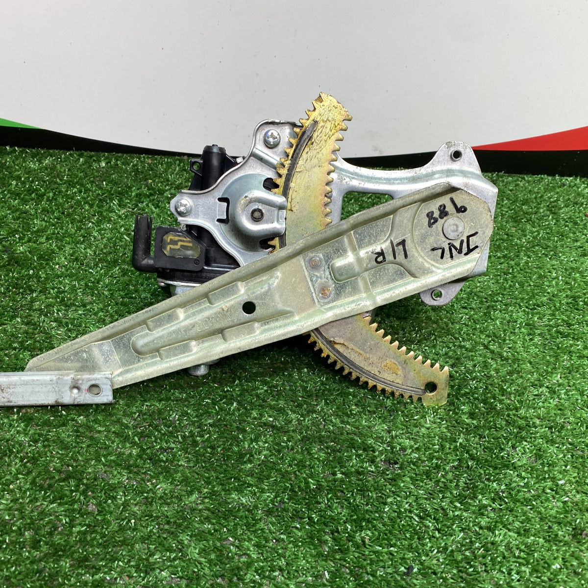 2010 Nissan March Left Rear Window Regulator PN 82721AX000/Motor PN: 82731AX00A