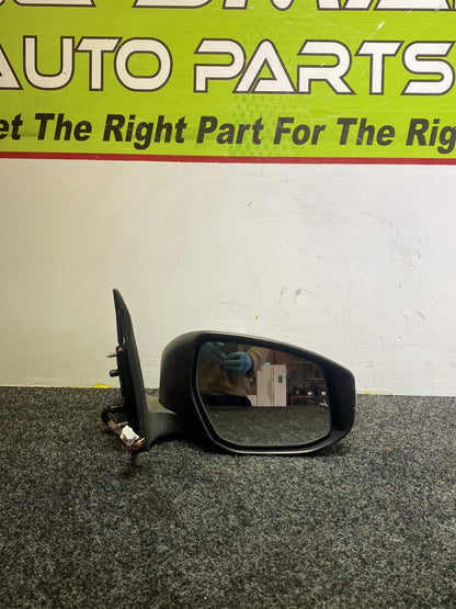 2013 Nissan Leaf - Right Door Mirror PN: 9 wires