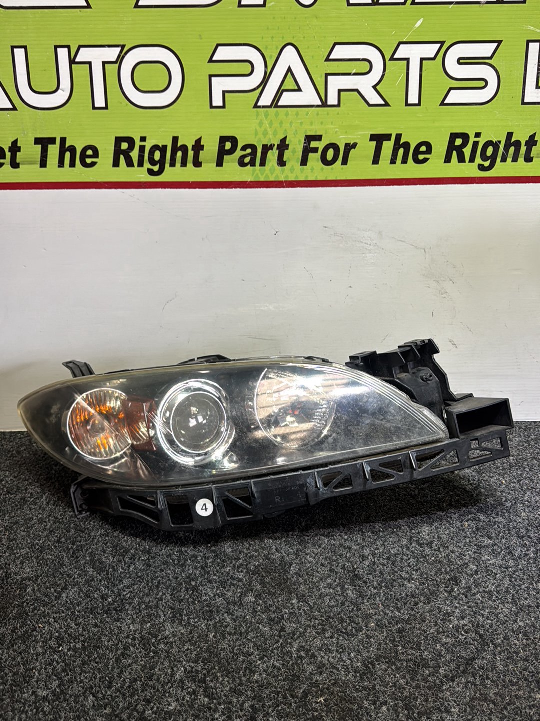 2006 Mazda Axela - Right Headlight PN: STANLEY P2690