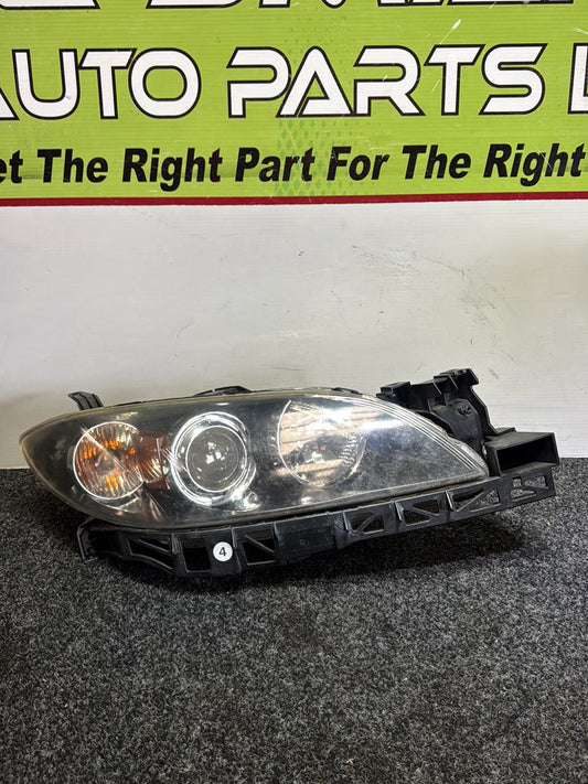2006 Mazda Axela - Right Headlight PN: STANLEY P2690