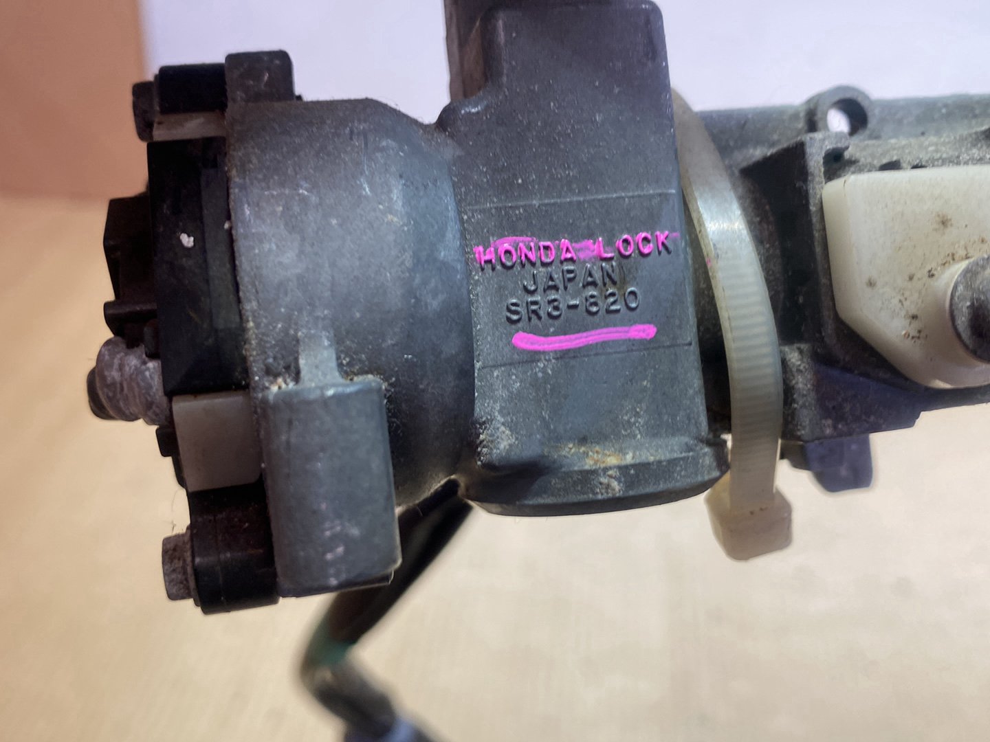 1994 Honda Civic - Ignition With Key PN: SR3-820