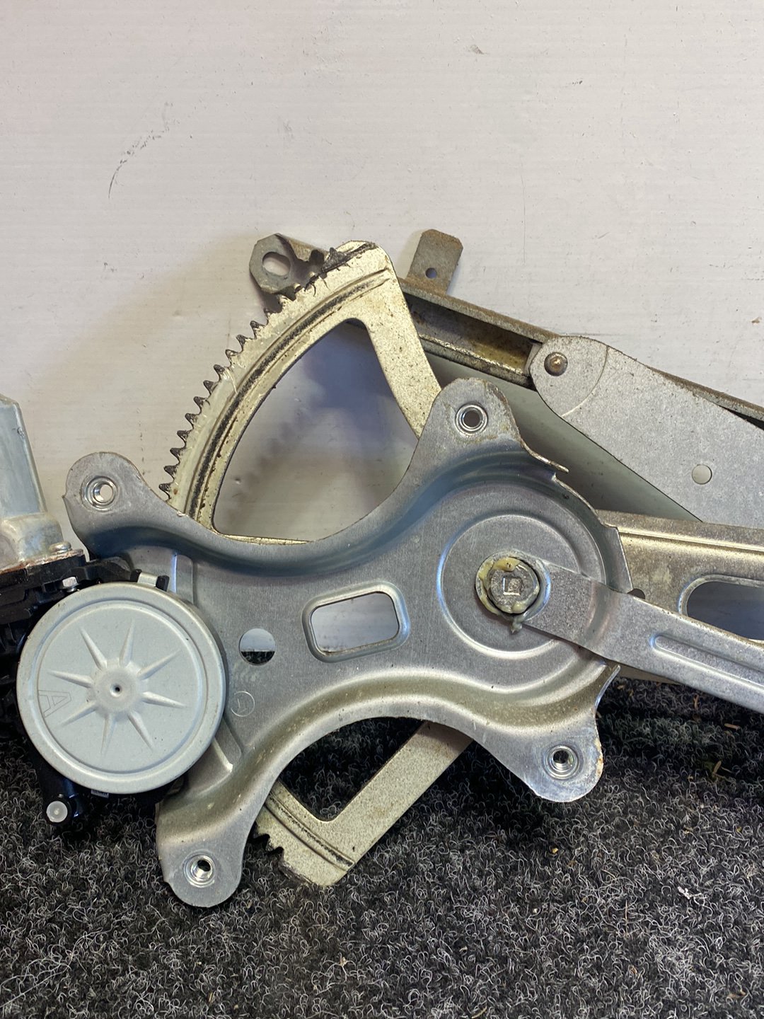 2013 Toyota Hiace - Right Front Window Regulator/Motor