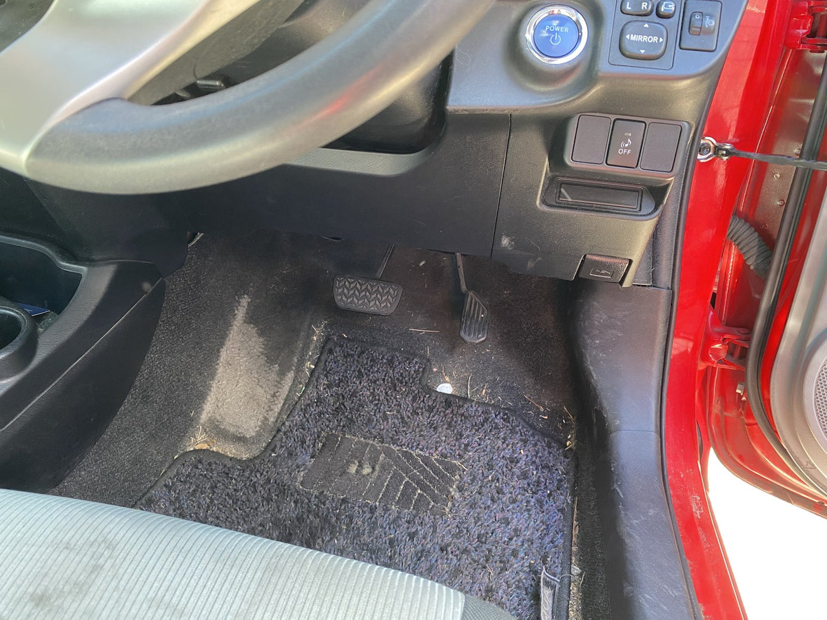 2012 Toyota Aqua Hybrid NHP10- Dismantling For Parts