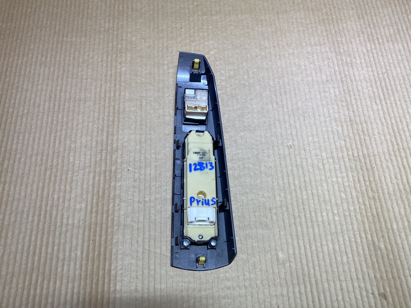 Used Toyota Prius W20 - Master Power Window Switch PN: 84040-47061