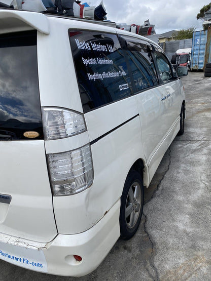 2007 Toyota Voxy AZR60- Dismantling For Parts