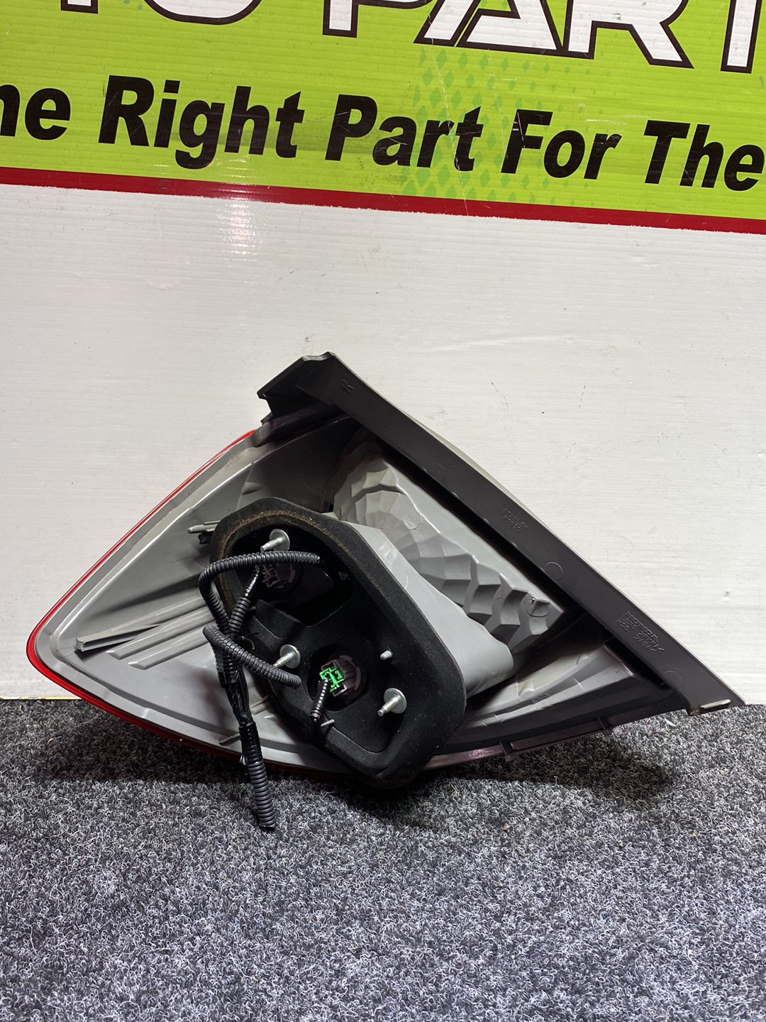 2010 Honda Fit - Right Taillight PN: p7030R