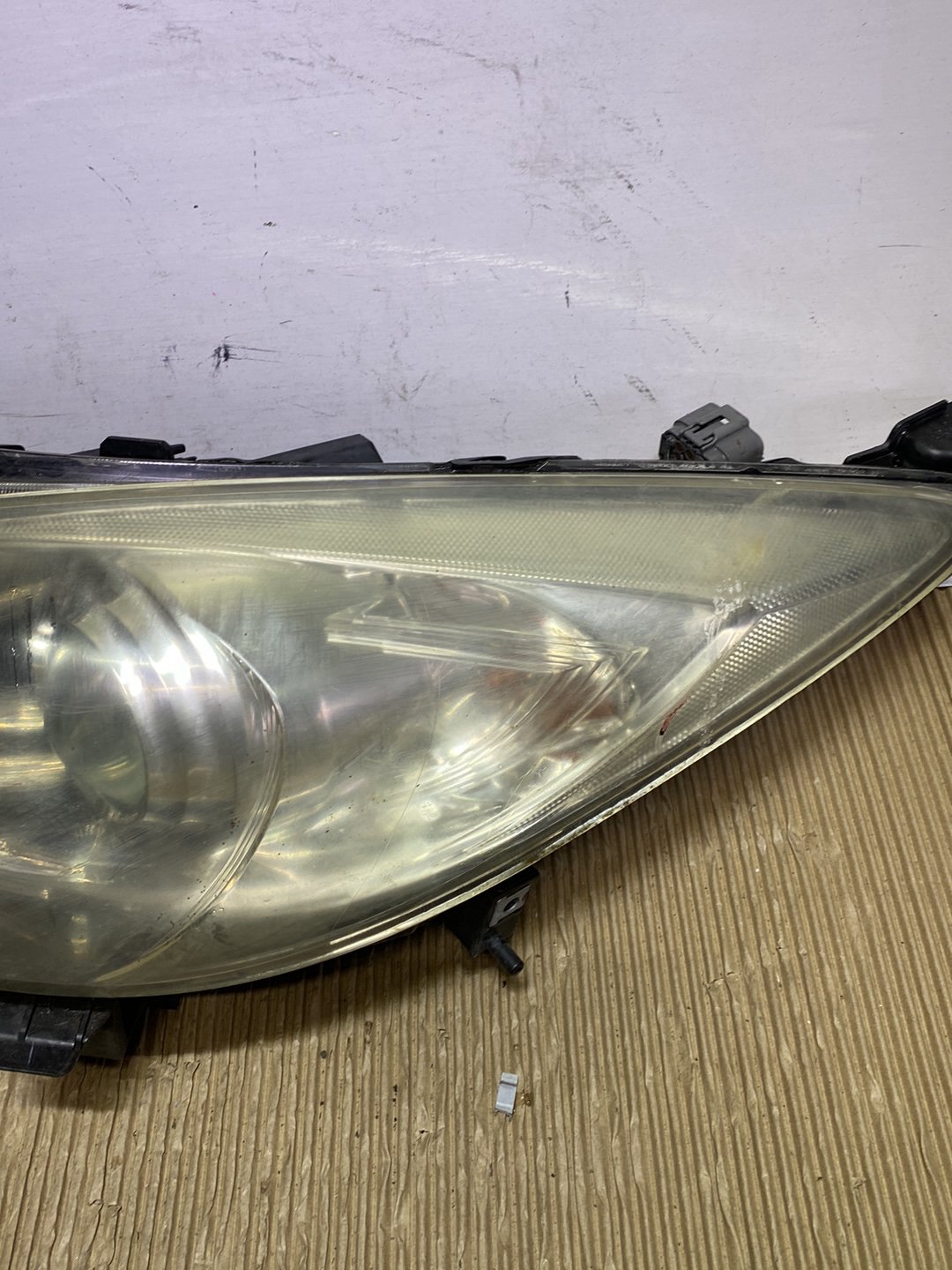 2010 Mazda Axela- Left Headlight PN: see photos