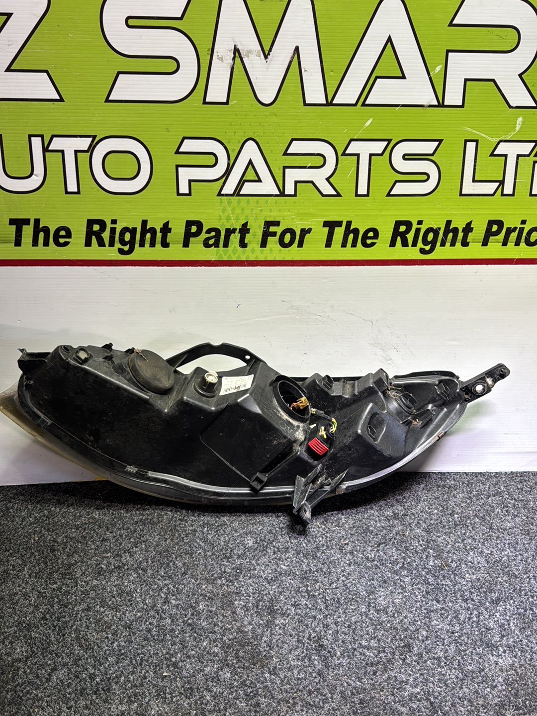 2006 Peugeot 407 - Right Headlight PN: 0 301 213 602