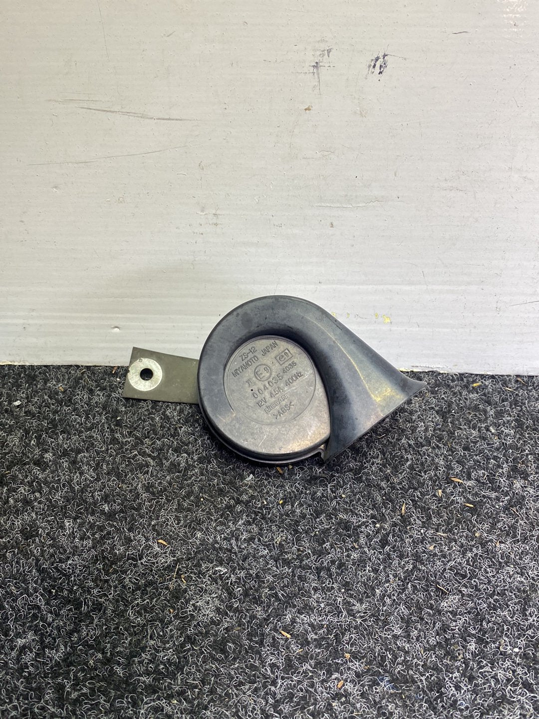 2007 Nissan Fuga - Horn