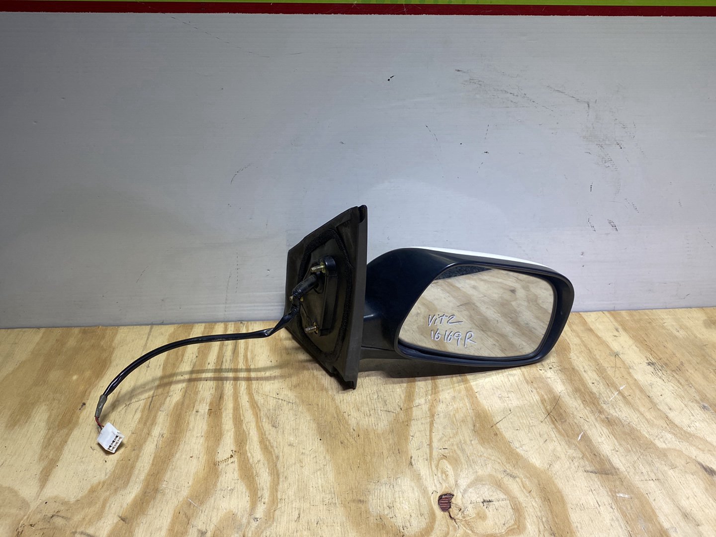 2004 Toyota Vitz P10 - Right Door Mirror PN: 3 wires