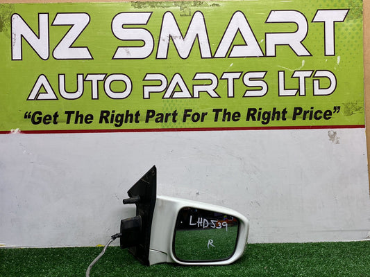 Aug 2004 to Dec 2010 - Nissan Elgrand E51 - Right Door Mirror - Indicator