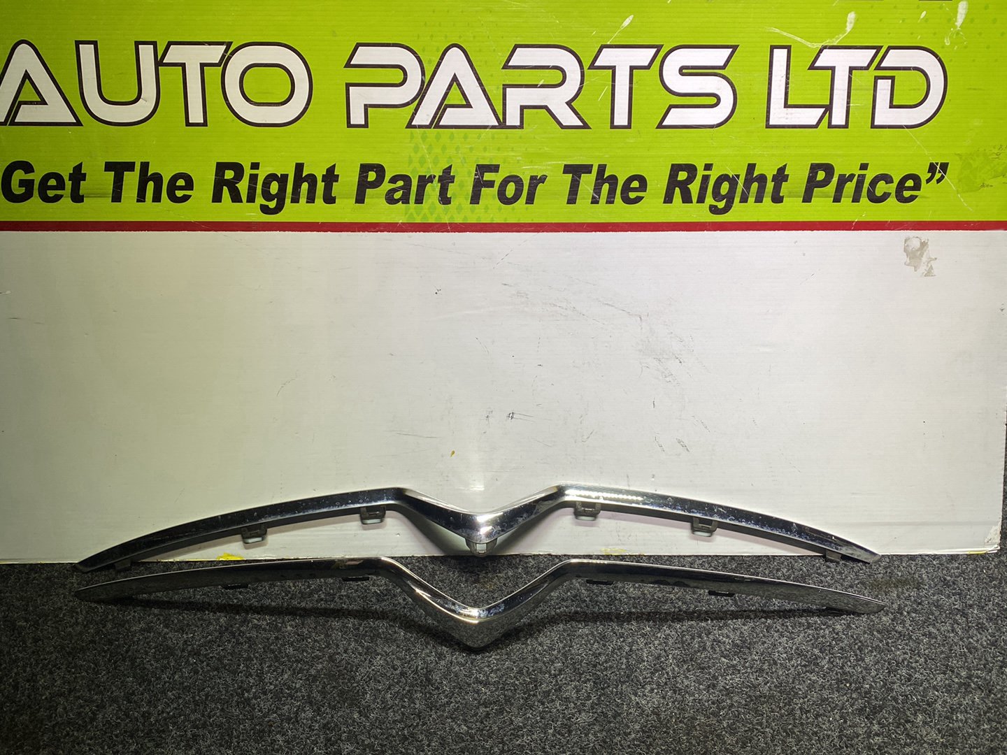 2012 Citroen C4 - Bumper Grille Badge
