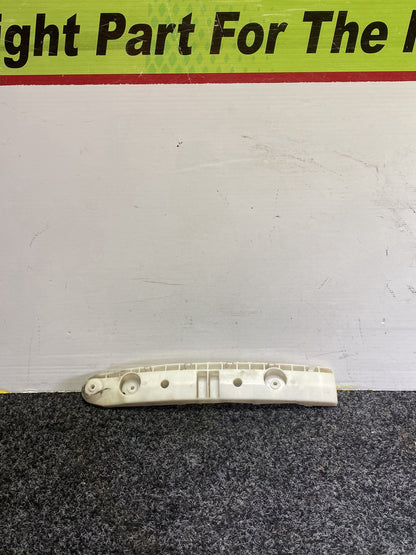 2011 Nissan Juke YF15 - Left Rear Bumper Retainer