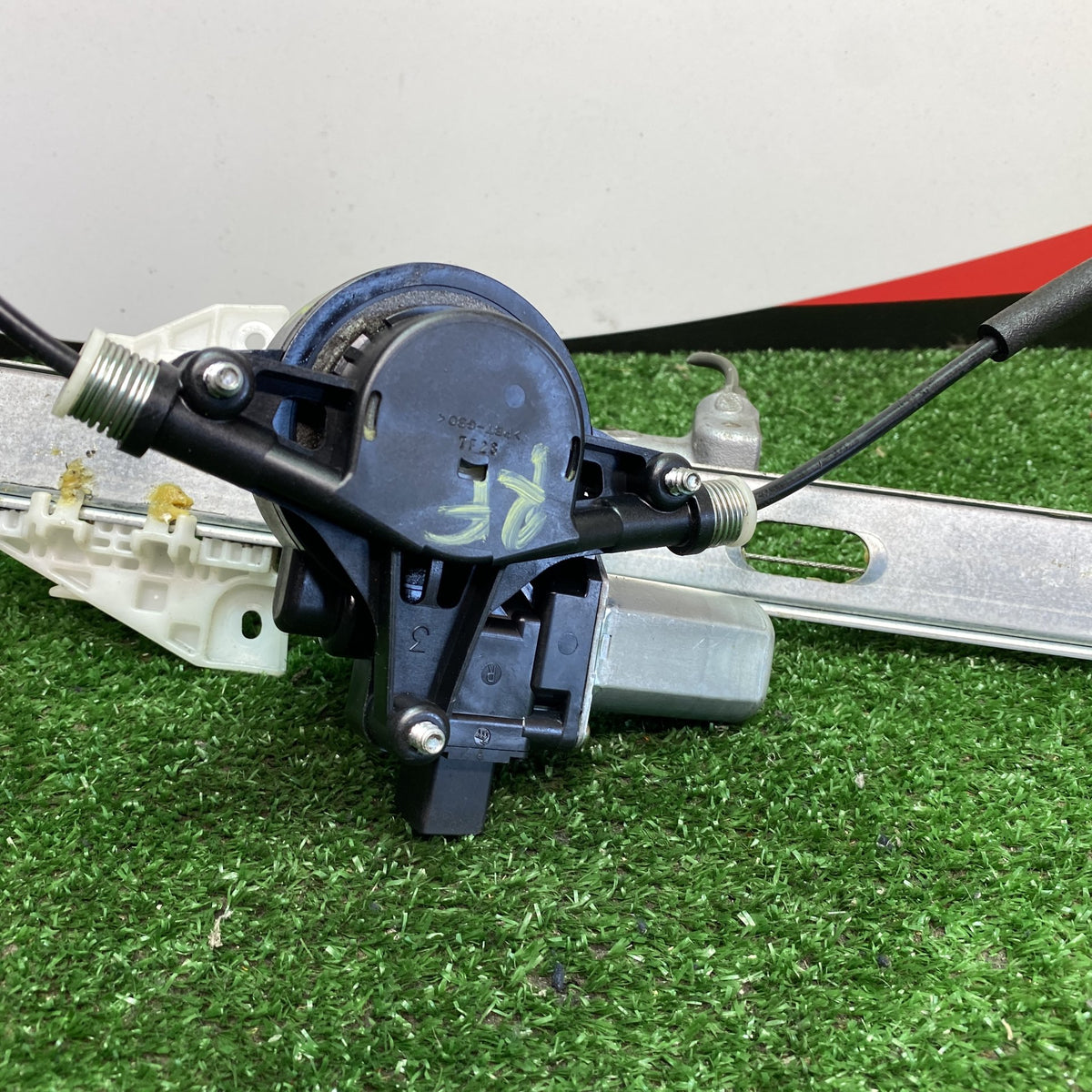 2007 Mazda Demio Right Front Window Regulator PN D65158590A/Motor PN: D6515858XB
