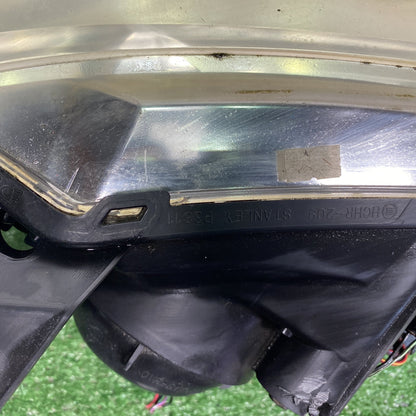 2004 Mazda MPV - Left Headlight PN: STANLEY P3811
