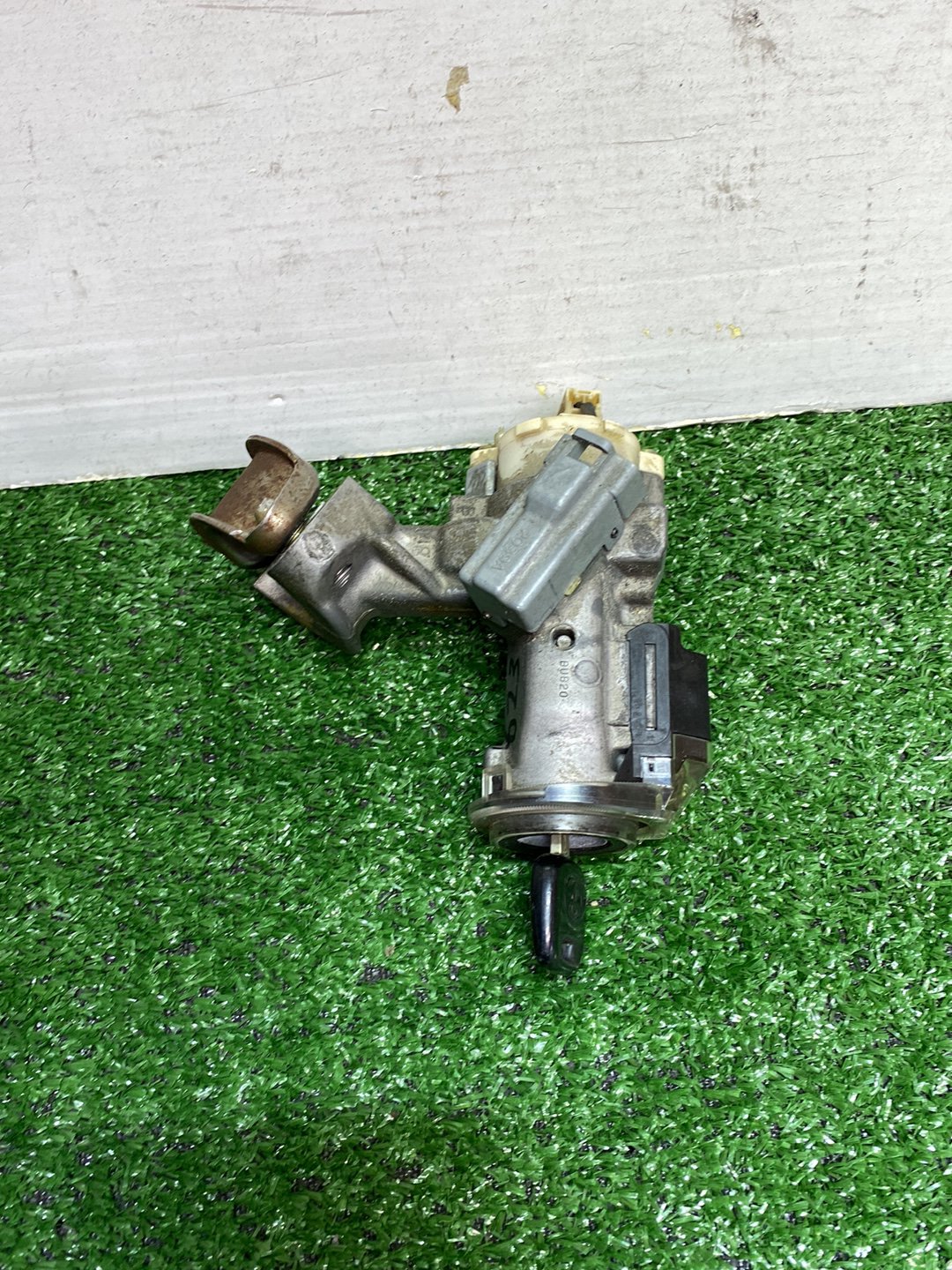 2002 Used Toyota Caldina - Ignition Switch Key PN: 2039A