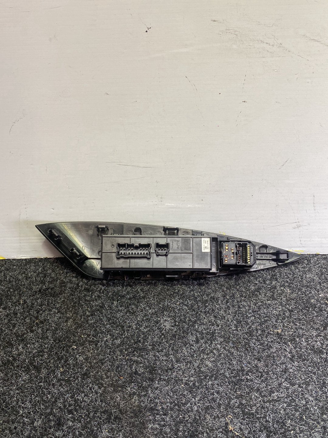 2013 Nissan Leaf - Master Power Window Switch PN: 25401 3NC0D
