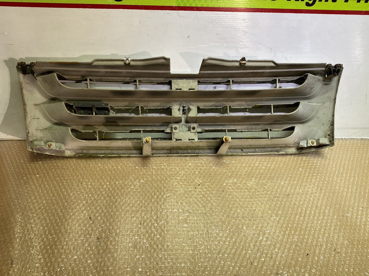 2002 Mitsubishi Pajero - Grille PN: see photos
