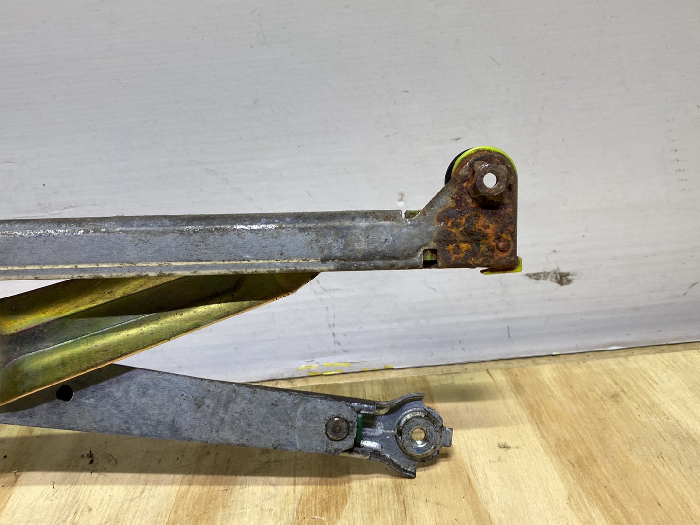 1998 Toyota Caldina ST215 - Left Front Window Regulator/Motor
